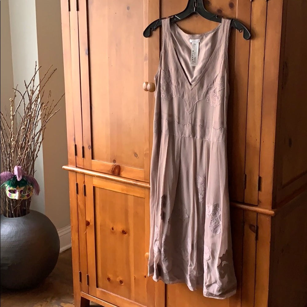 💯 silk catchrel dress.